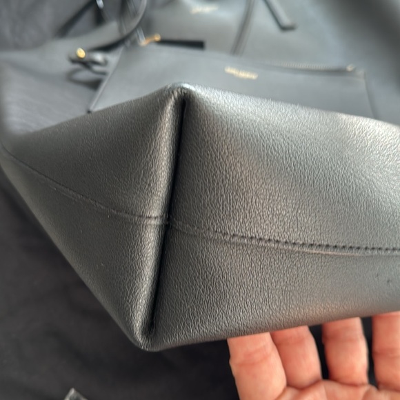 SAINT LAURENT BOLD SHOPPING BAG IN GRAINED LEATHER - Picture 6 of 8